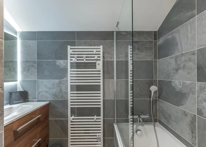 Superbe Penthouse A 1650 Avec Cheminee, 3 - Fr-1-563-155 Daire *